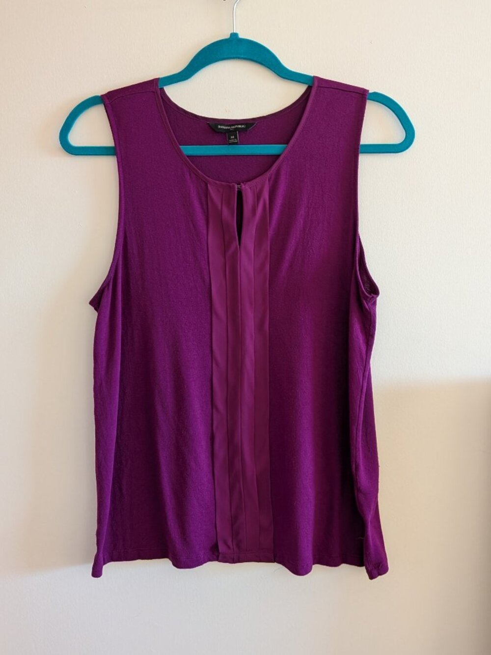 Banana Republic Sleeveless Top with Decorative Front & keyhole, Pink, Sz M